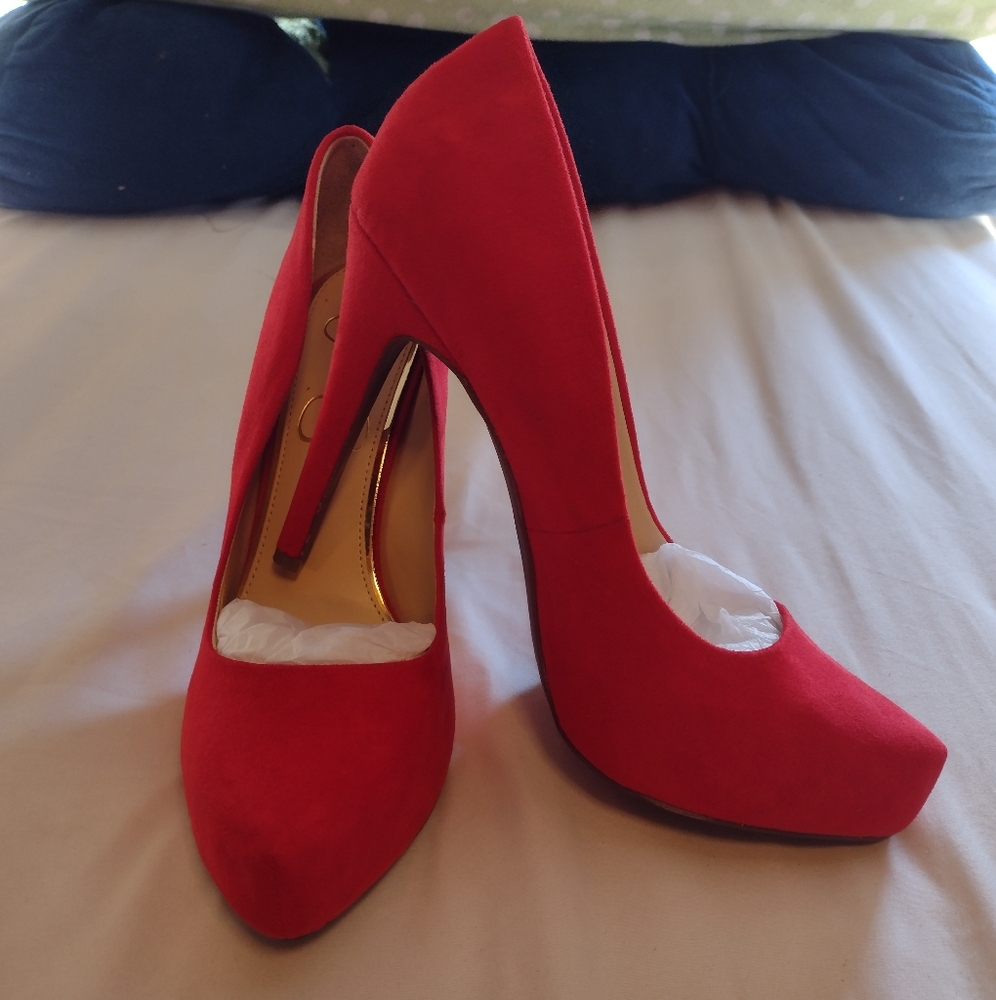 Red Pumps